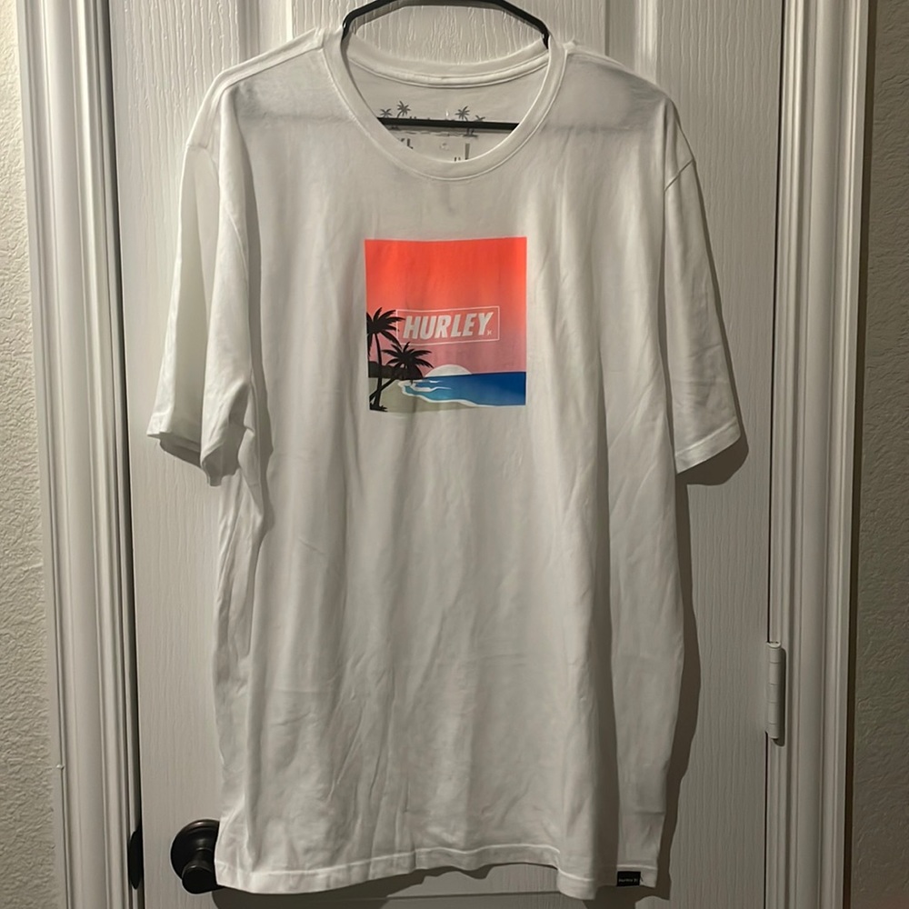 XL Hurley New White T-Shirt, Tag On (Small Scuff)